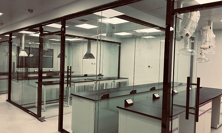 1658740849667109.jpg 藥品研發(fā)實驗室.jpg